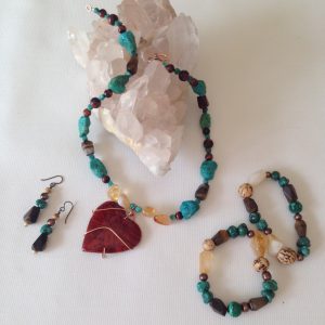 Set made with Turquoise, Citrine, Banana Bark, Tiger’s Eye, Agates, Malachite and Pearls