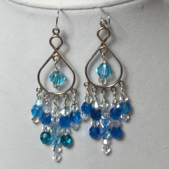 Chandelier-type earrings made with crystals