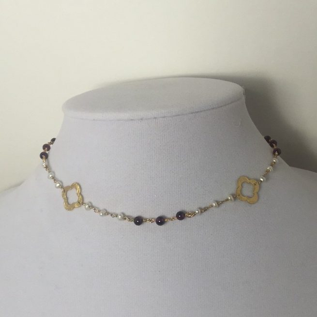 Necklace made with Pearls, Garnet and Gold plate