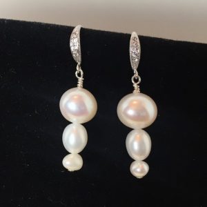 Pearls and crystals earrings