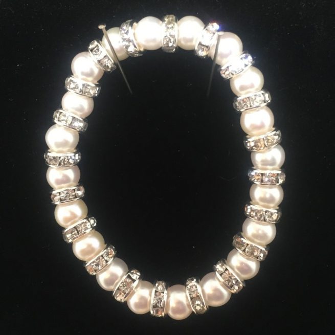 Bracelet made with pearls and crystals