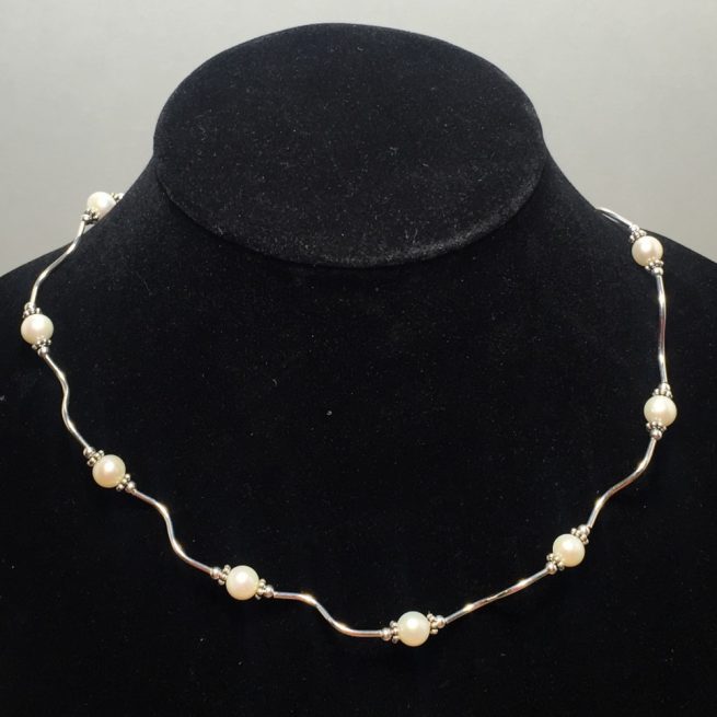 Neckalce made with Pearls and Silver