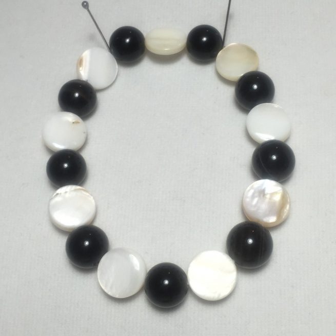 Bracelet made with Onyx and Shell
